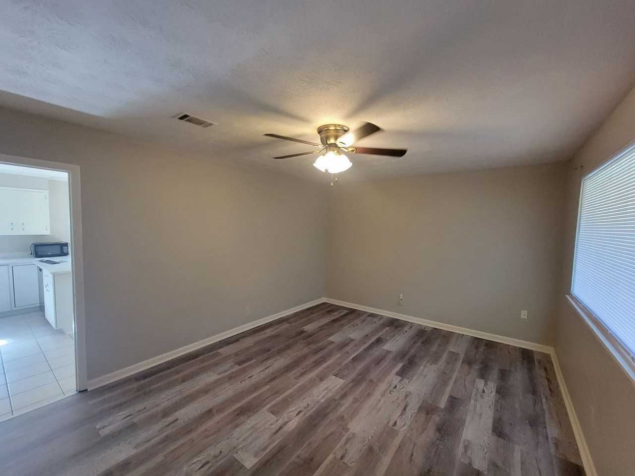 225 Pecan Dr - Photo 4 of 20