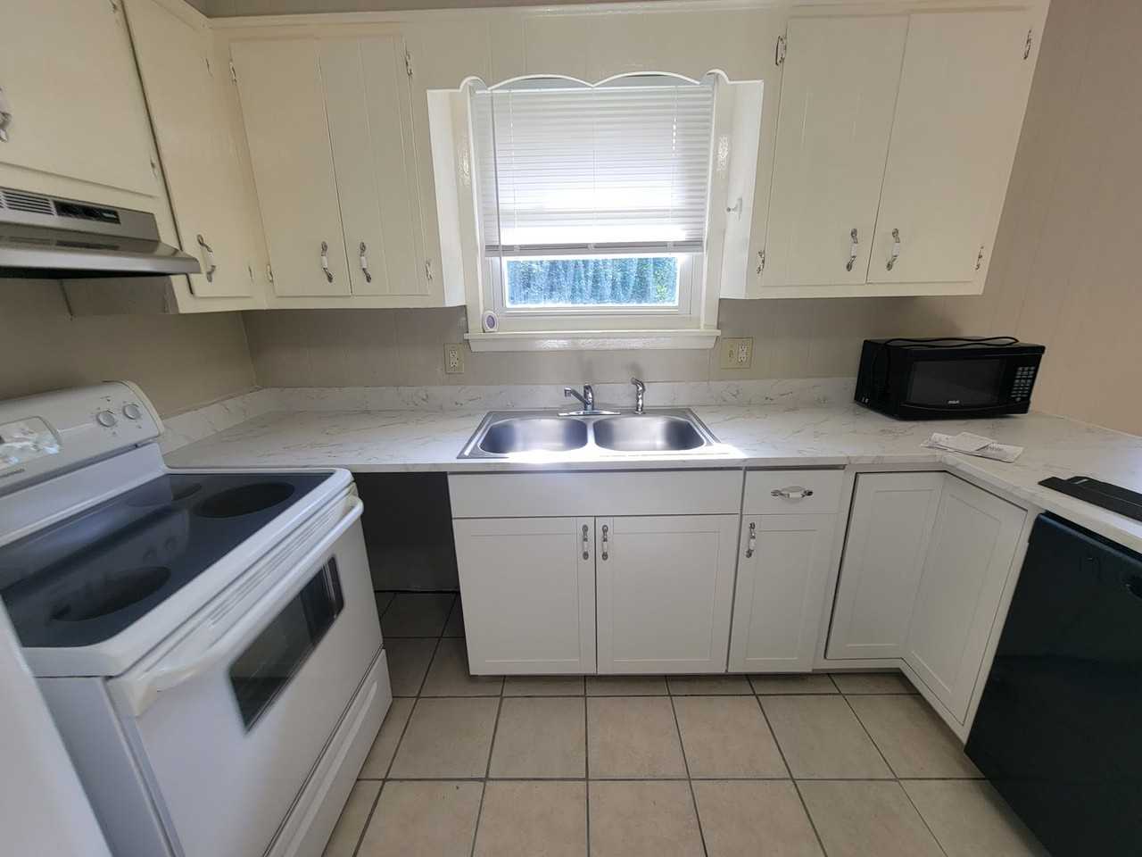 225 Pecan Dr - Photo 6 of 20