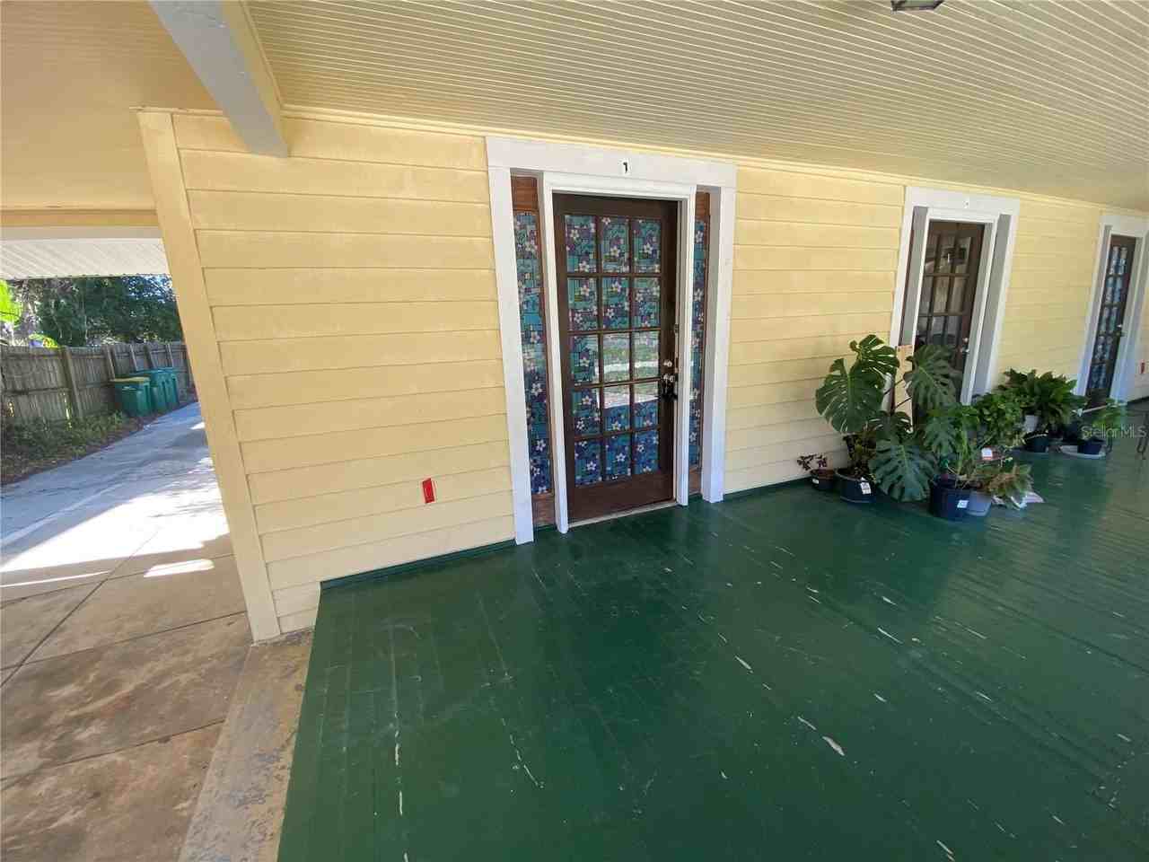 902 S Grove St - Photo 2 of 16
