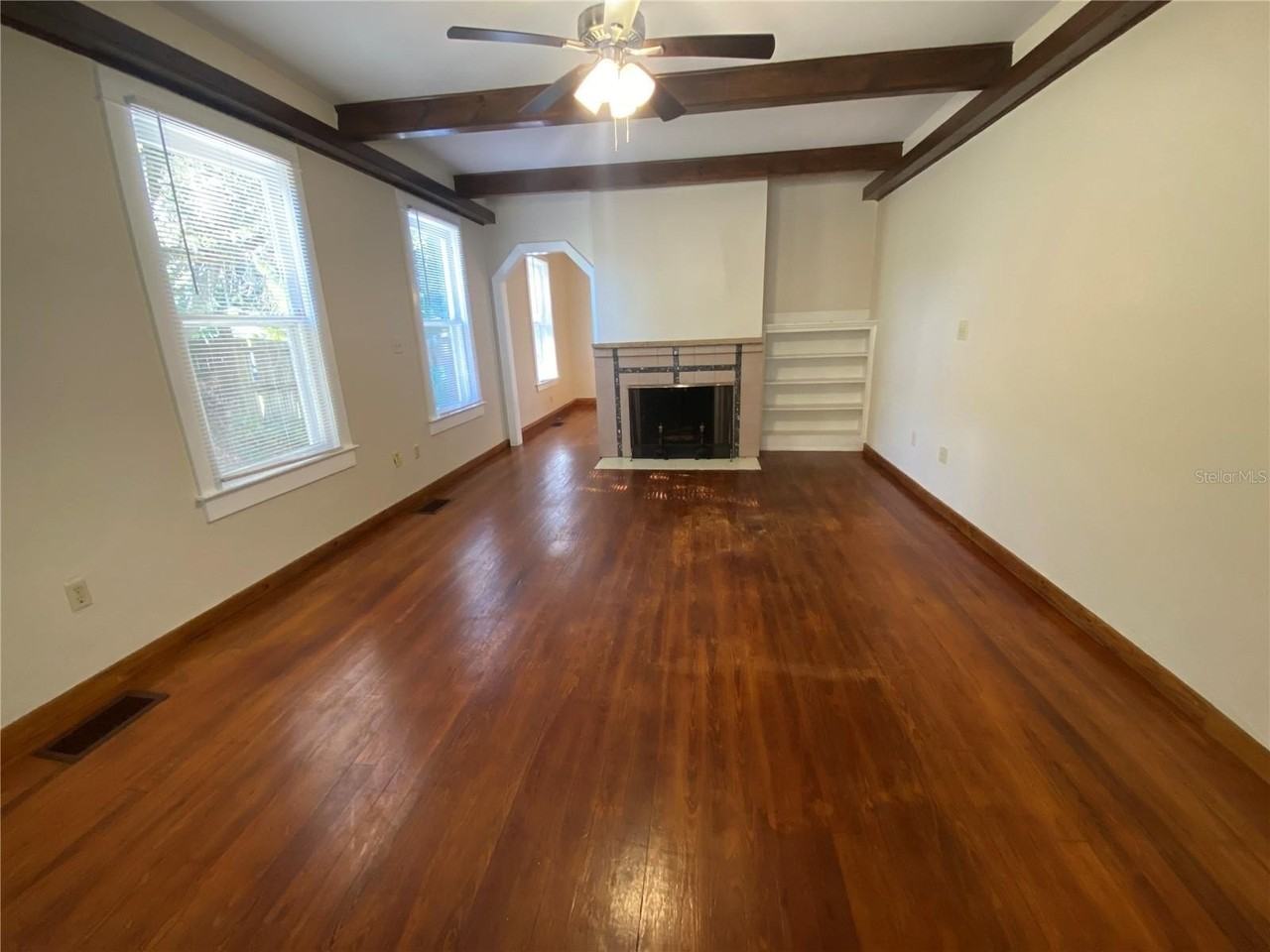 902 S Grove St - Photo 3 of 16