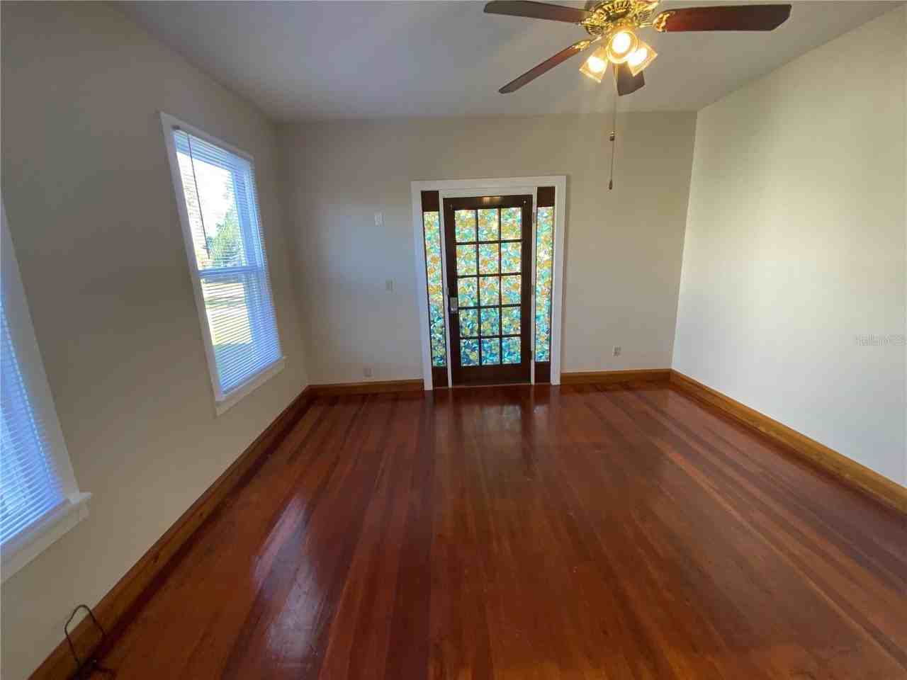 902 S Grove St - Photo 6 of 16
