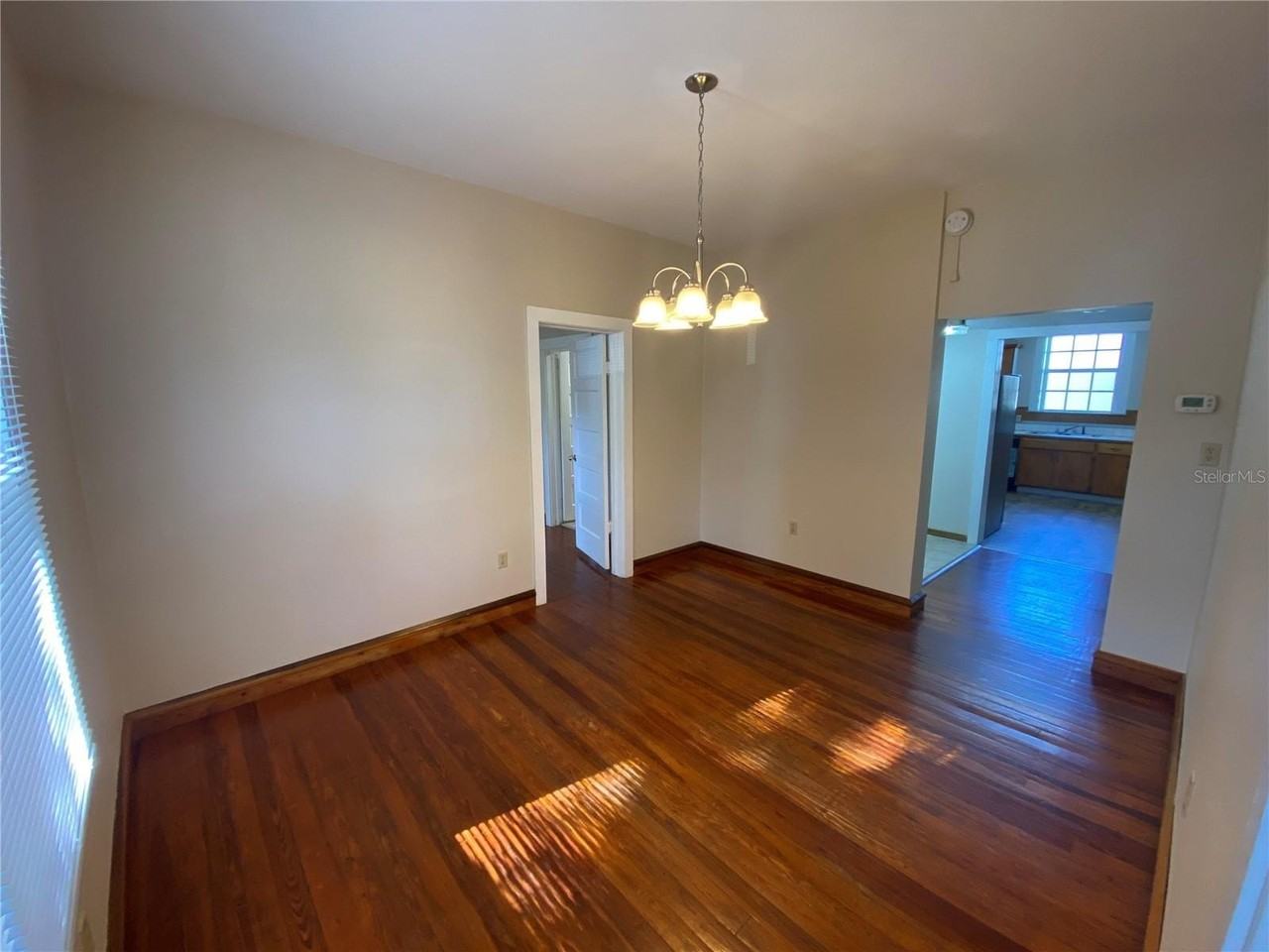 902 S Grove St - Photo 7 of 16