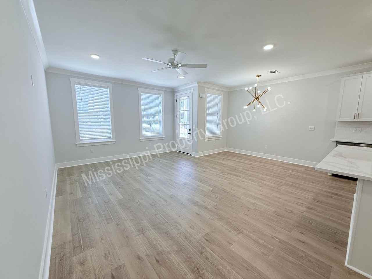 684 Miramar Ln - Photo 3 of 33