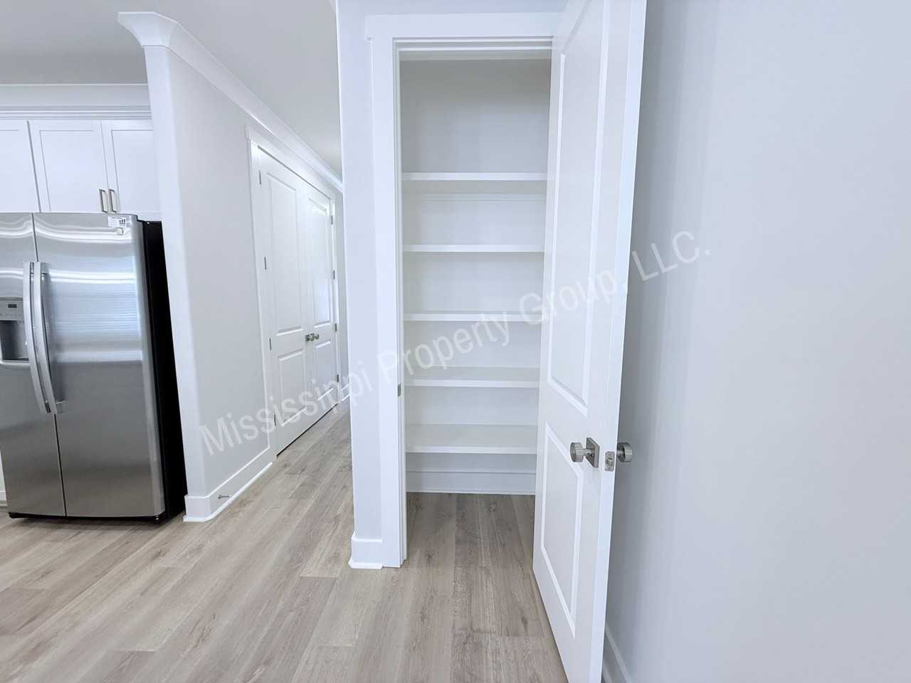 684 Miramar Ln - Photo 6 of 33