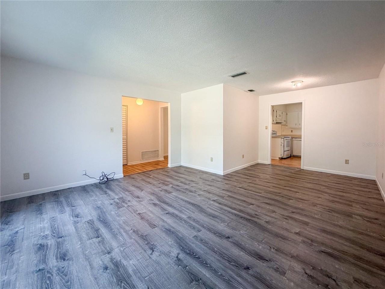 5631 Nw 29th St - Photo 3 of 31