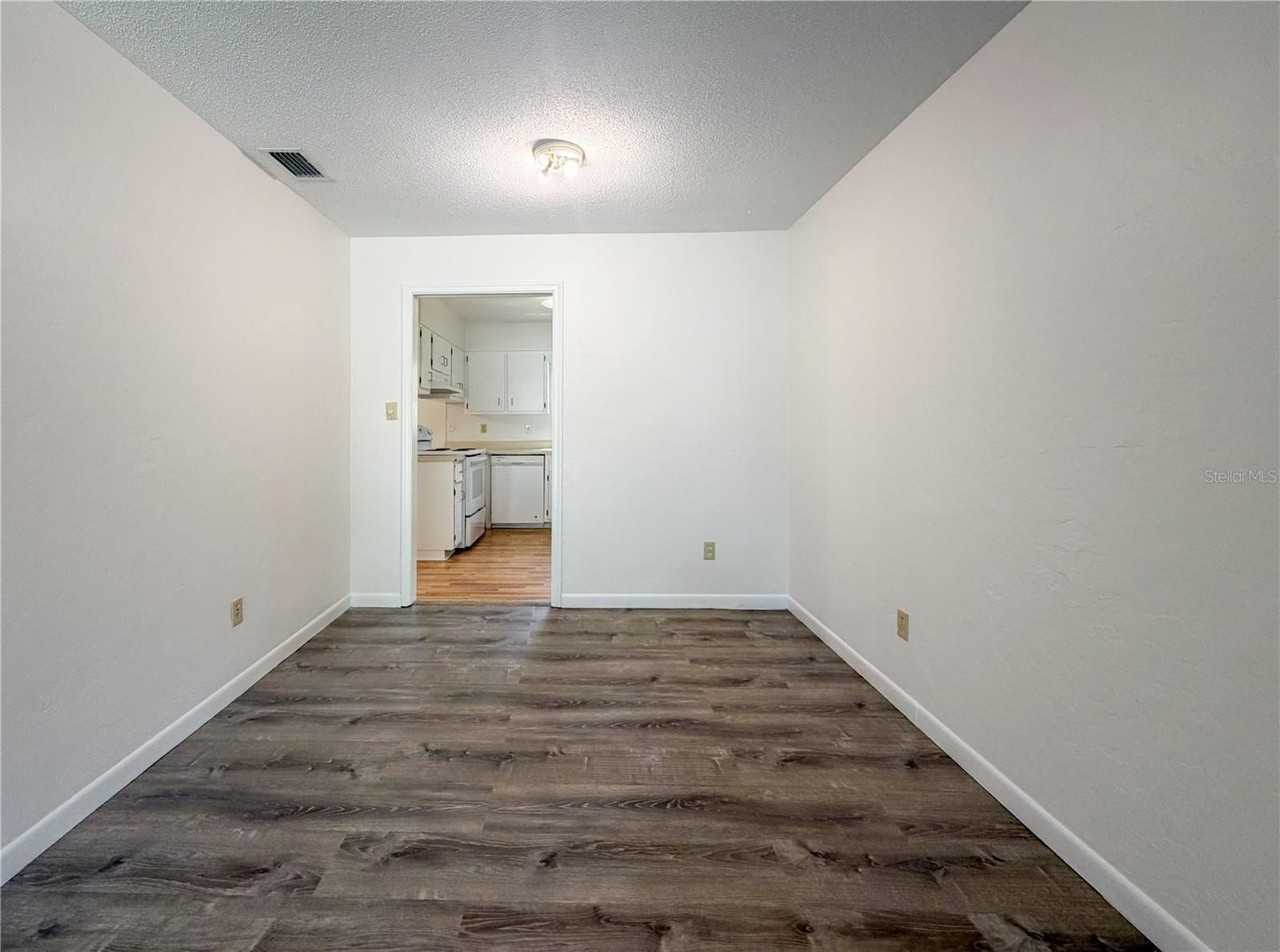 5631 Nw 29th St - Photo 4 of 31