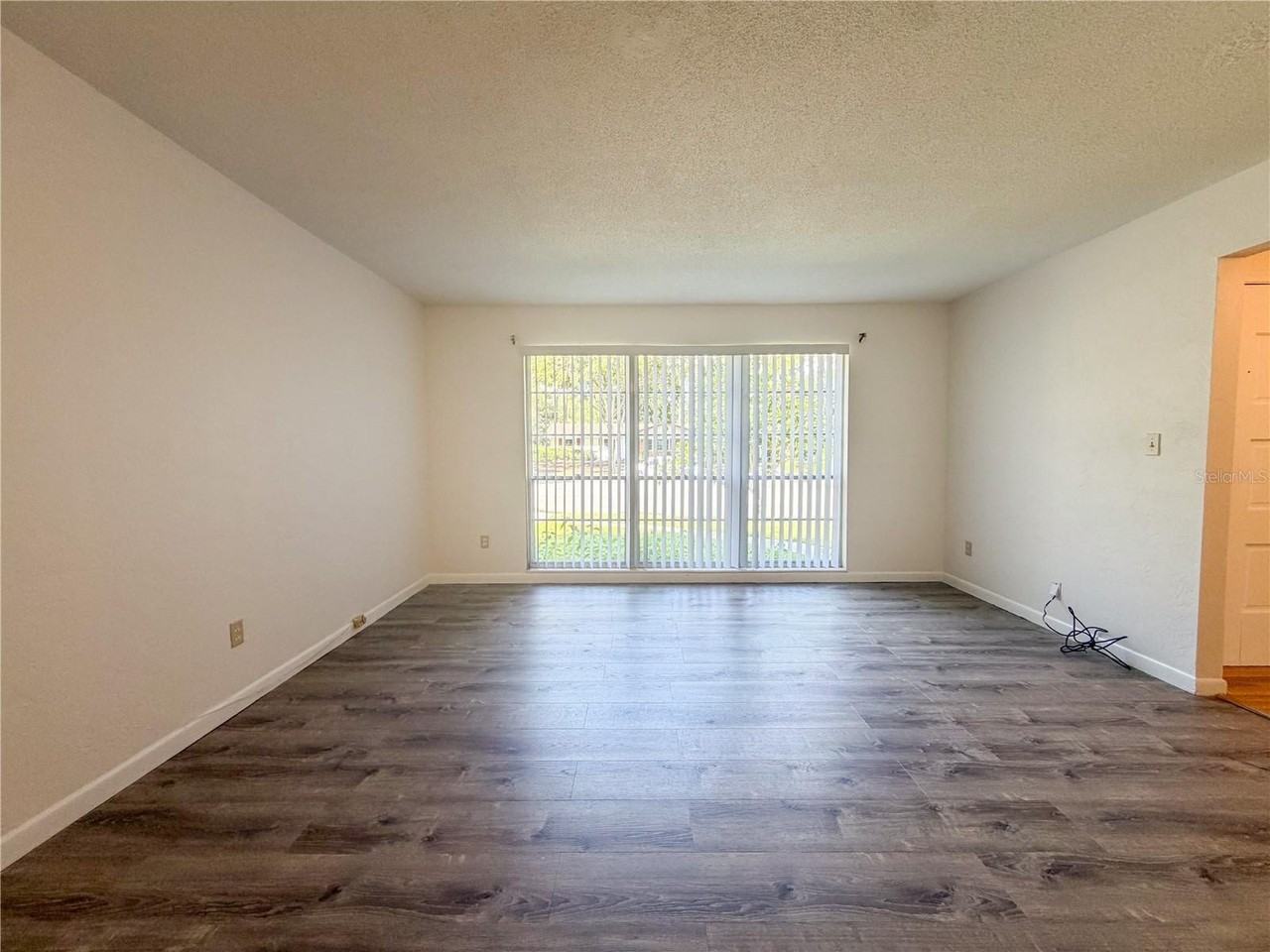 5631 Nw 29th St - Photo 5 of 31