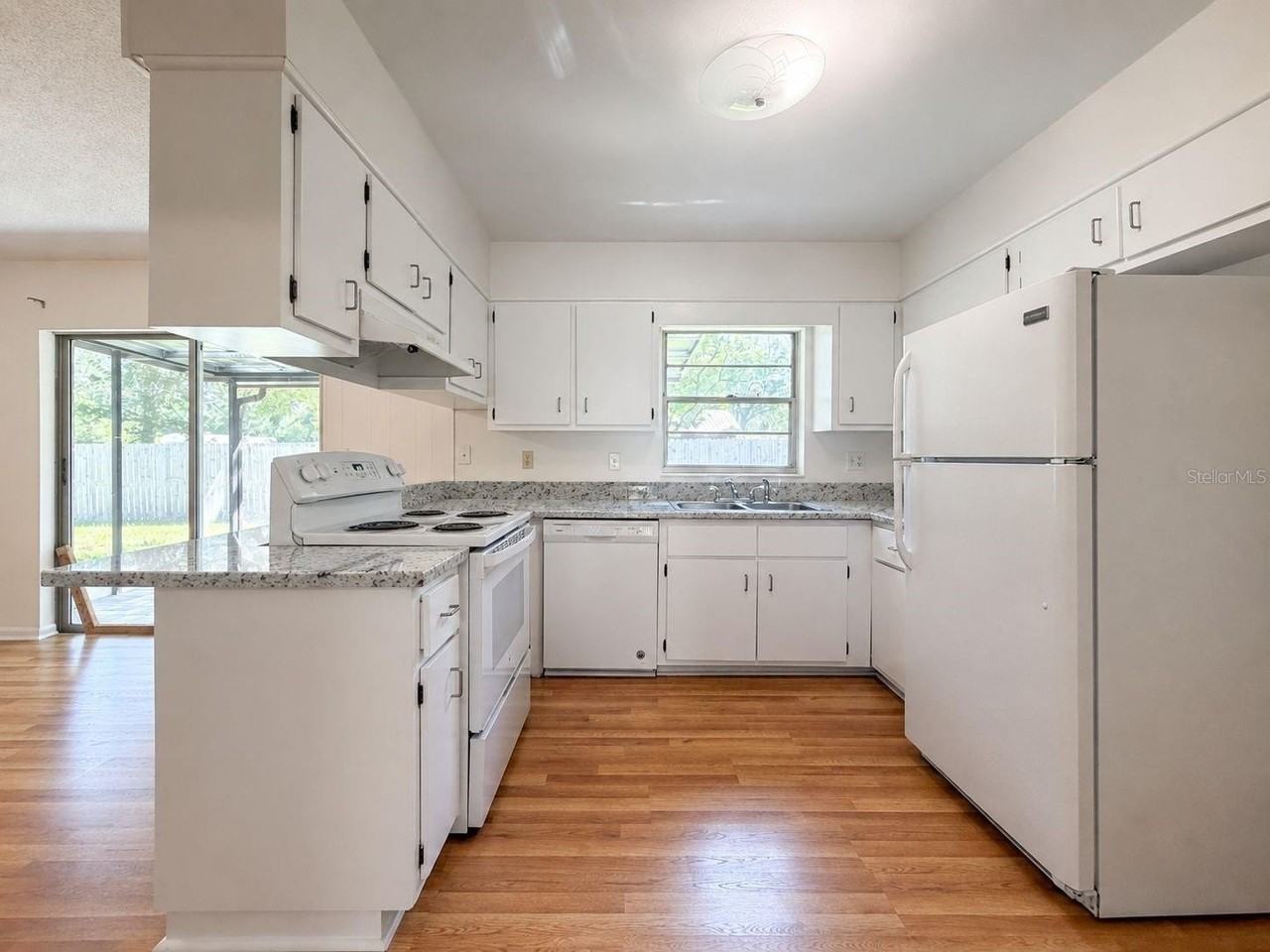 5631 Nw 29th St - Photo 6 of 31