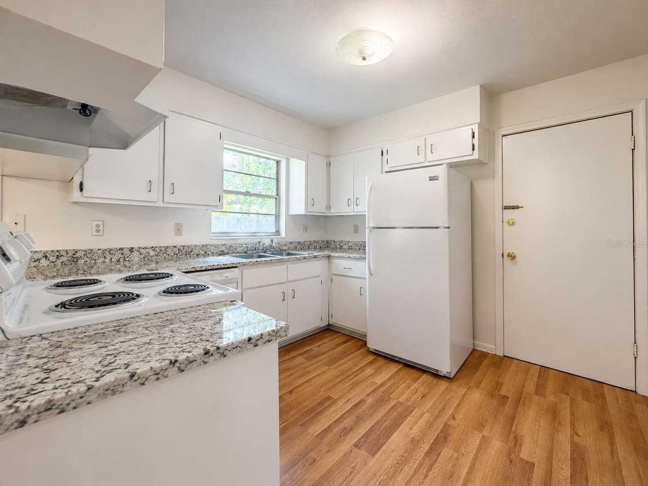 5631 Nw 29th St - Photo 7 of 31