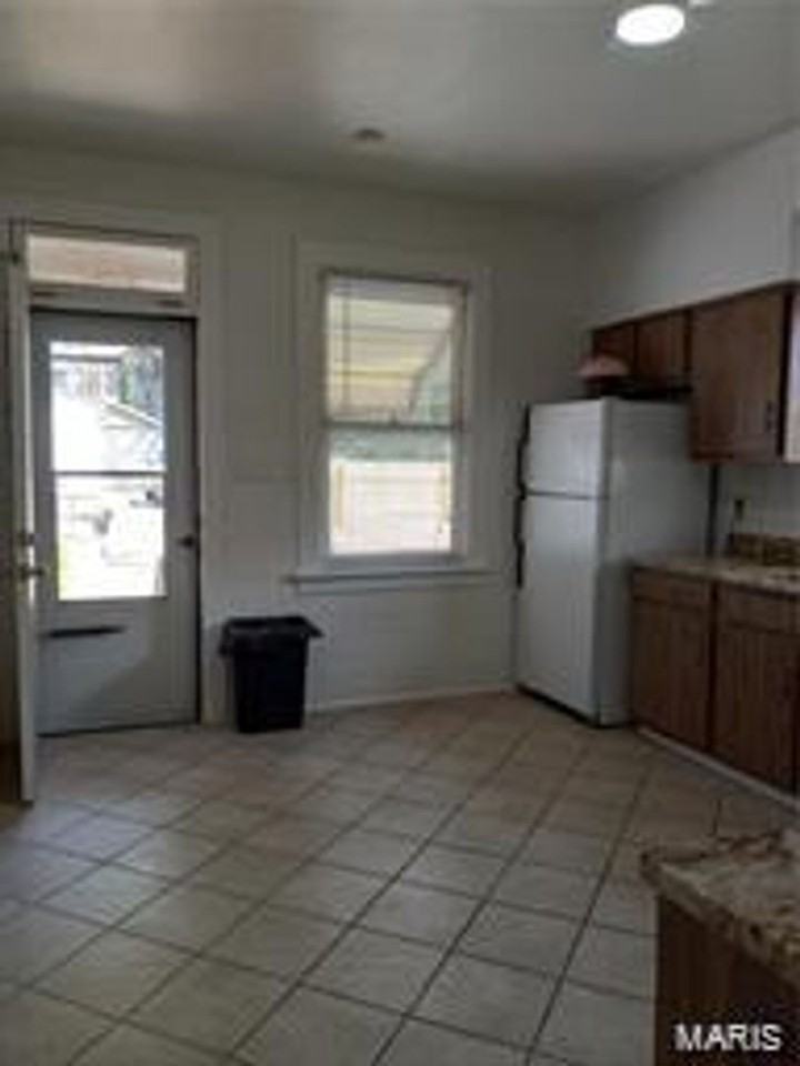 4424 S Spring Ave - Photo 3 of 10