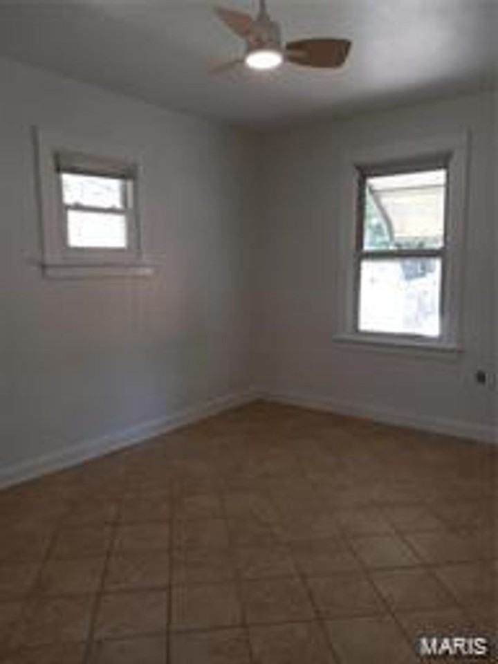 4424 S Spring Ave - Photo 5 of 10