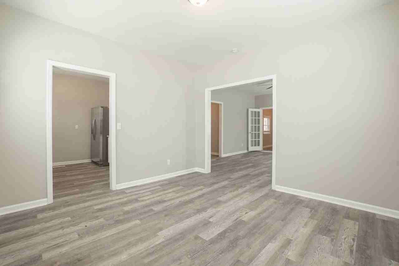 216 Crescent Ave - Photo 4 of 17