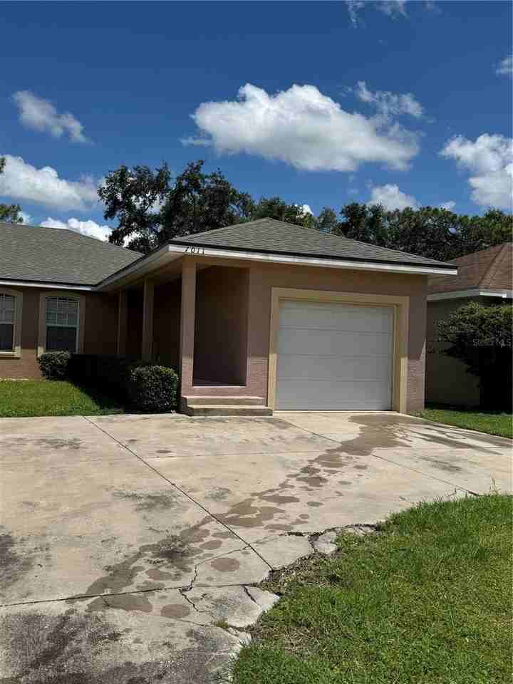 1011 Fox Lake Dr - Photo 3 of 16