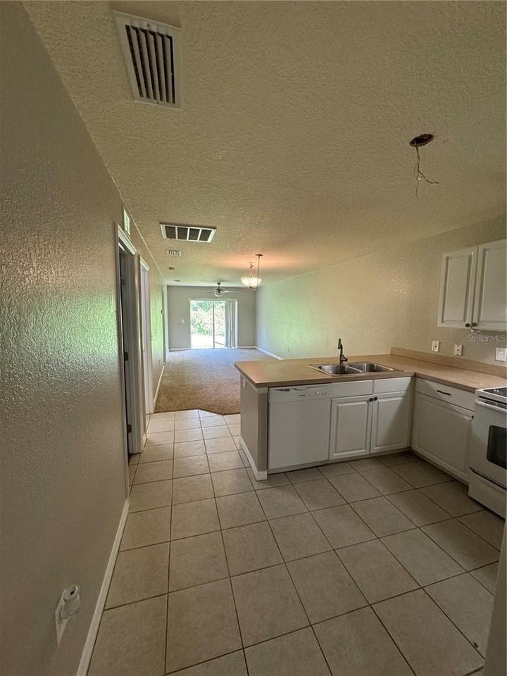 1011 Fox Lake Dr - Photo 4 of 16