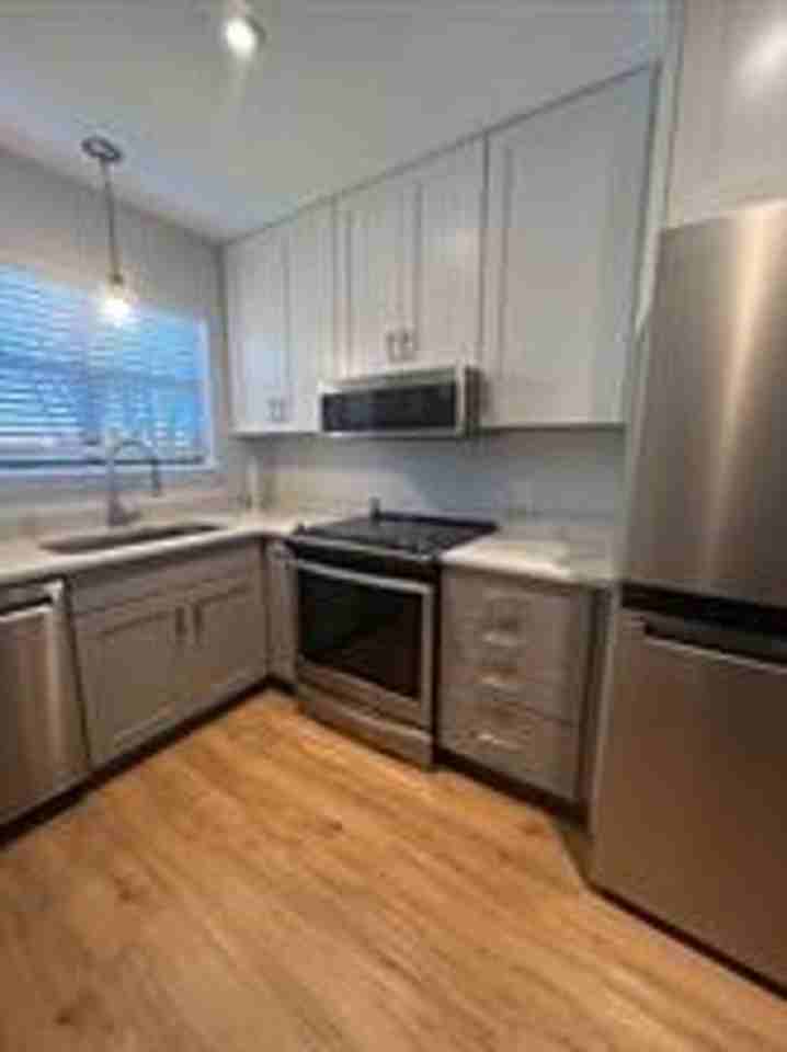 1498 Demere Rd - Photo 7 of 24