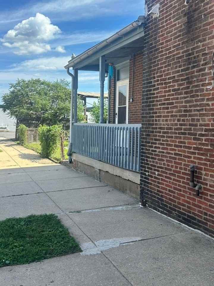 202 S Franklin St - Photo 5 of 35