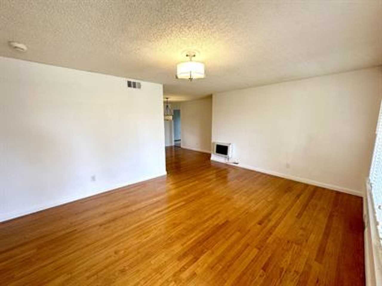 1628 Nw 25th St - Photo 2 of 16
