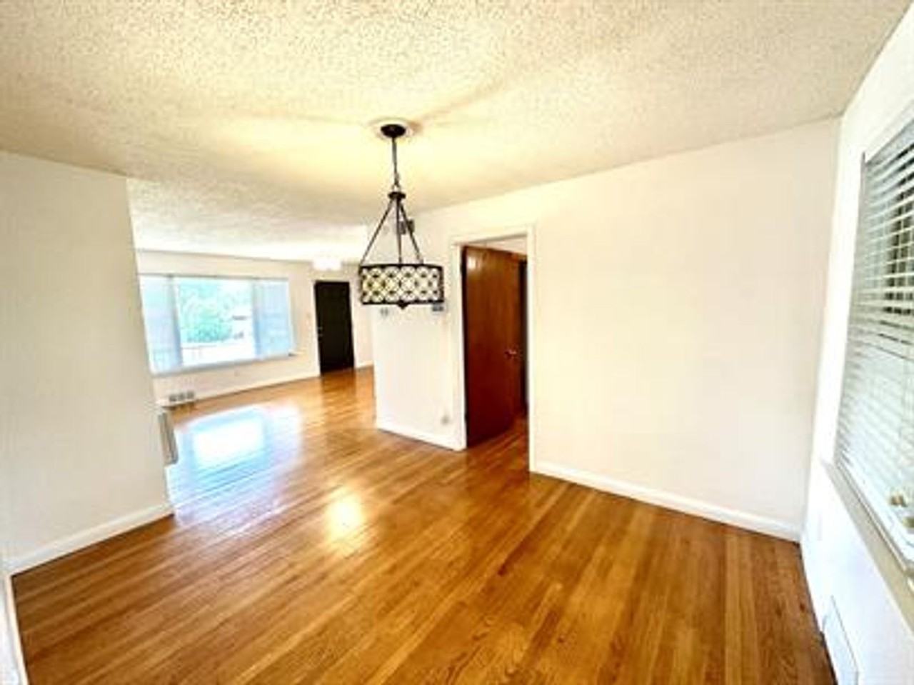 1628 Nw 25th St - Photo 4 of 16