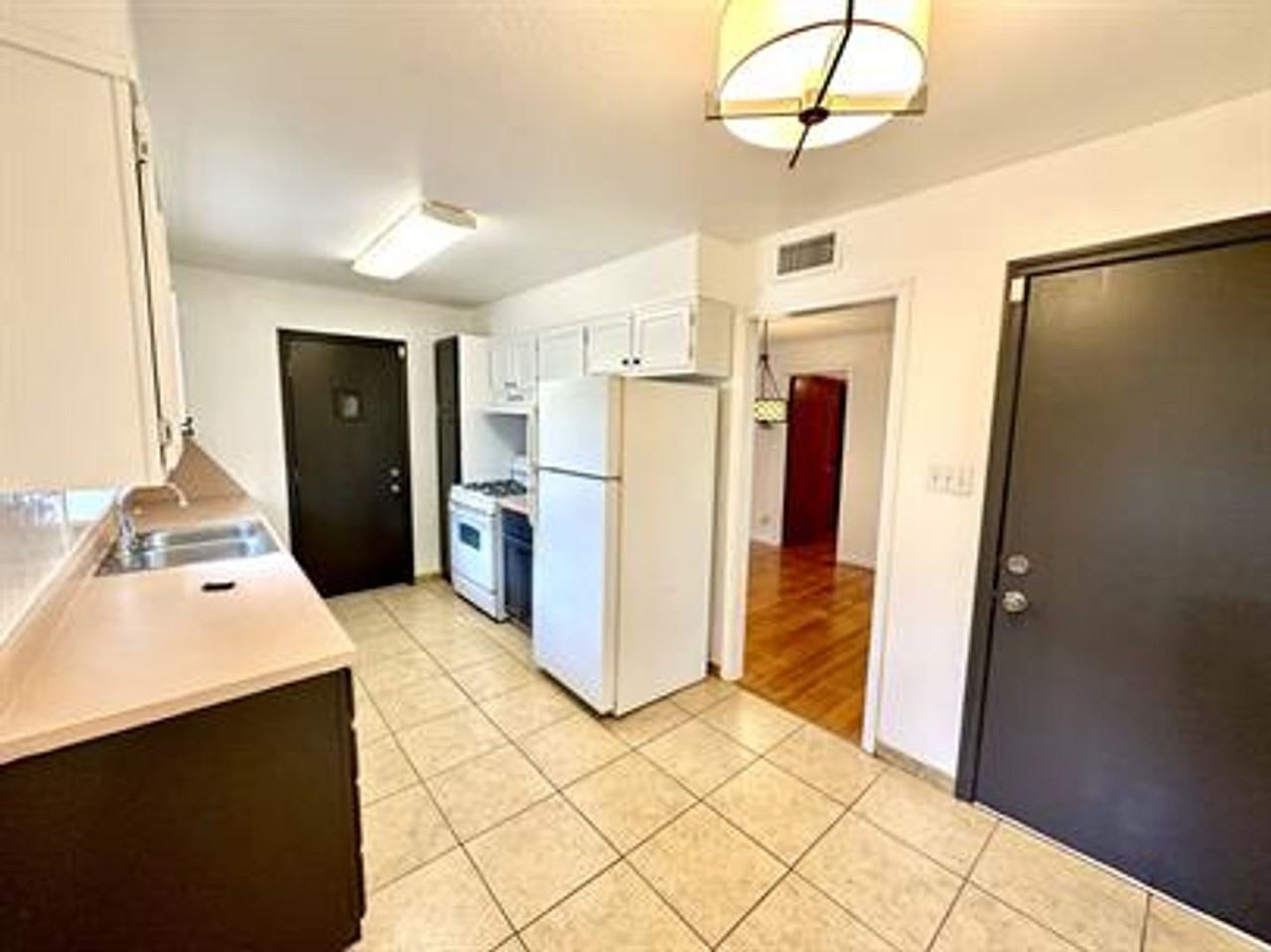 1628 Nw 25th St - Photo 5 of 16