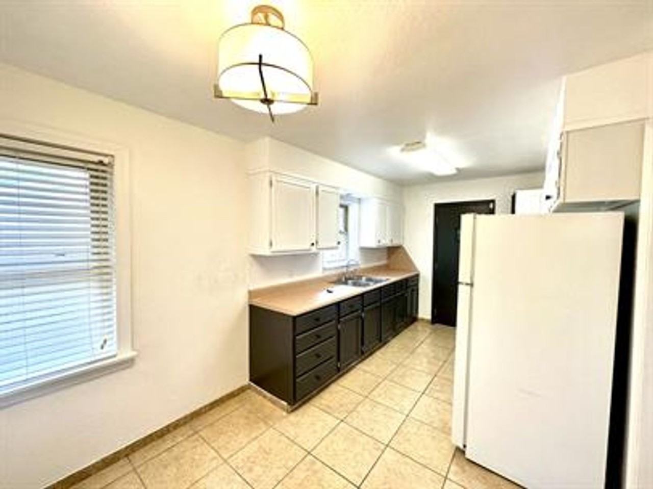 1628 Nw 25th St - Photo 6 of 16