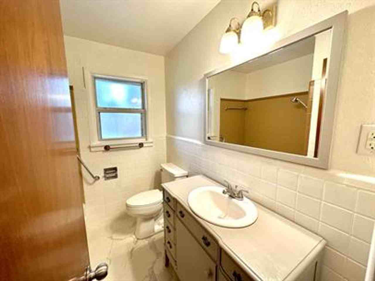 1628 Nw 25th St - Photo 7 of 16