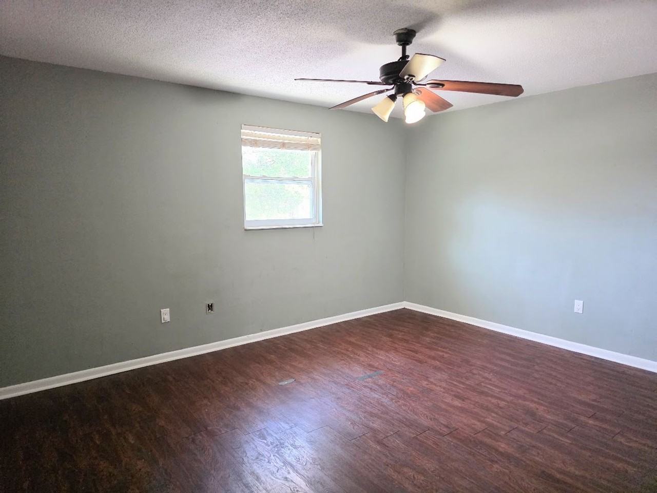 1123 Ne 5th Ave - Photo 7 of 11