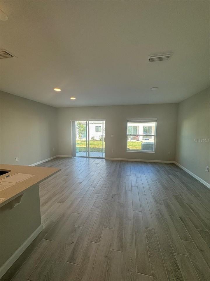 14922 Harvest St - Photo 4 of 26