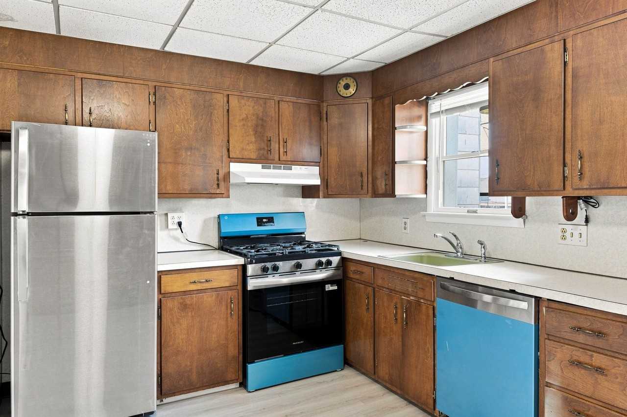 222 2nd St - Photo 4 of 23