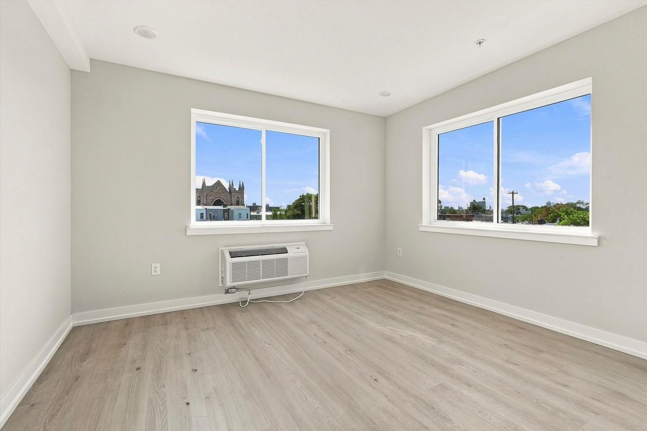 2523 N Fairhill - Photo 4 of 30