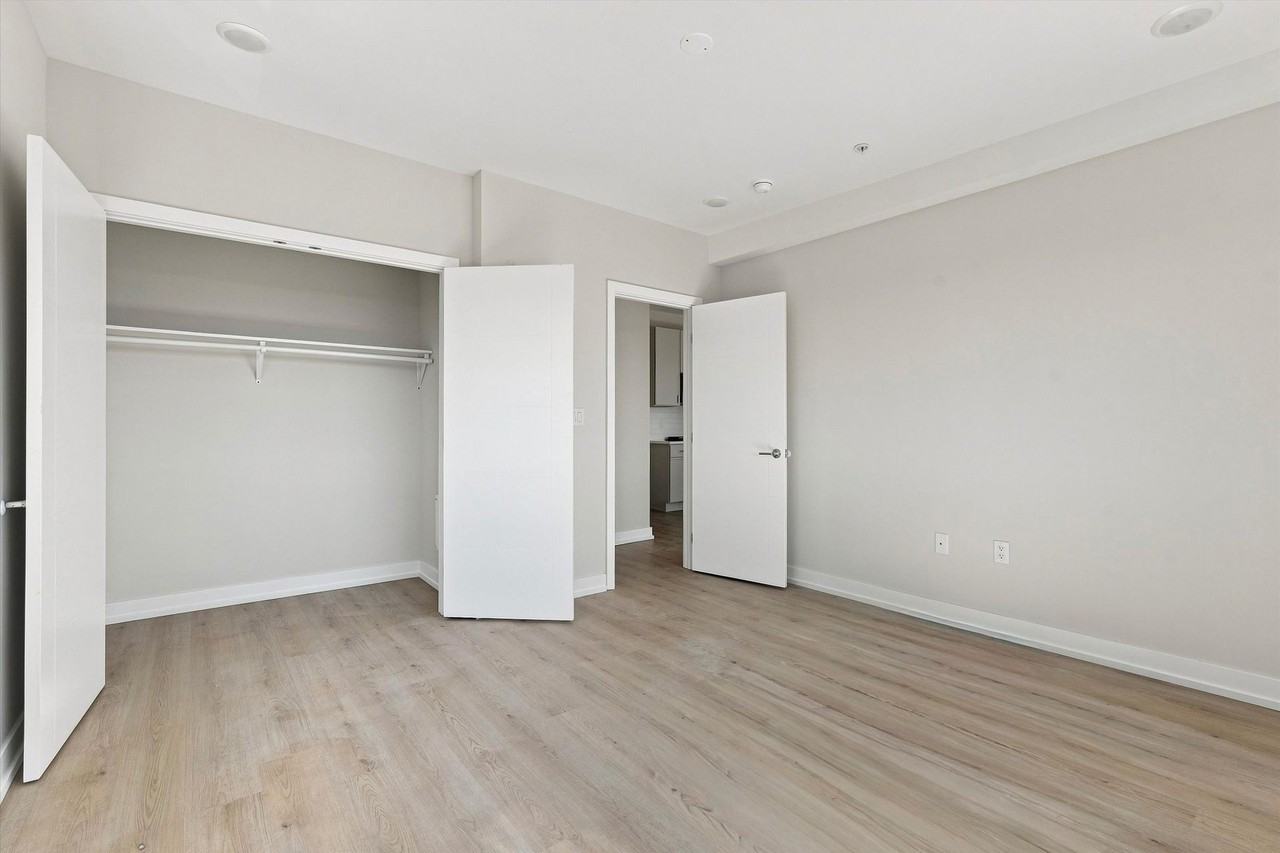2523 N Fairhill - Photo 5 of 30