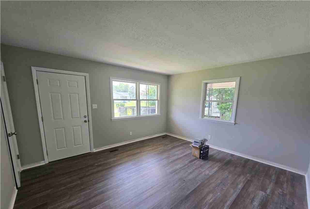 303 Cartwright Dr - Photo 2 of 11