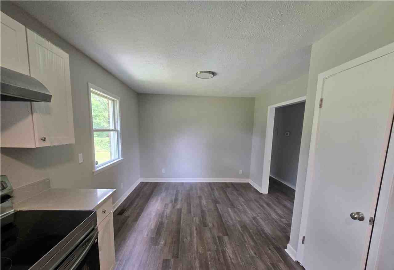 303 Cartwright Dr - Photo 5 of 11