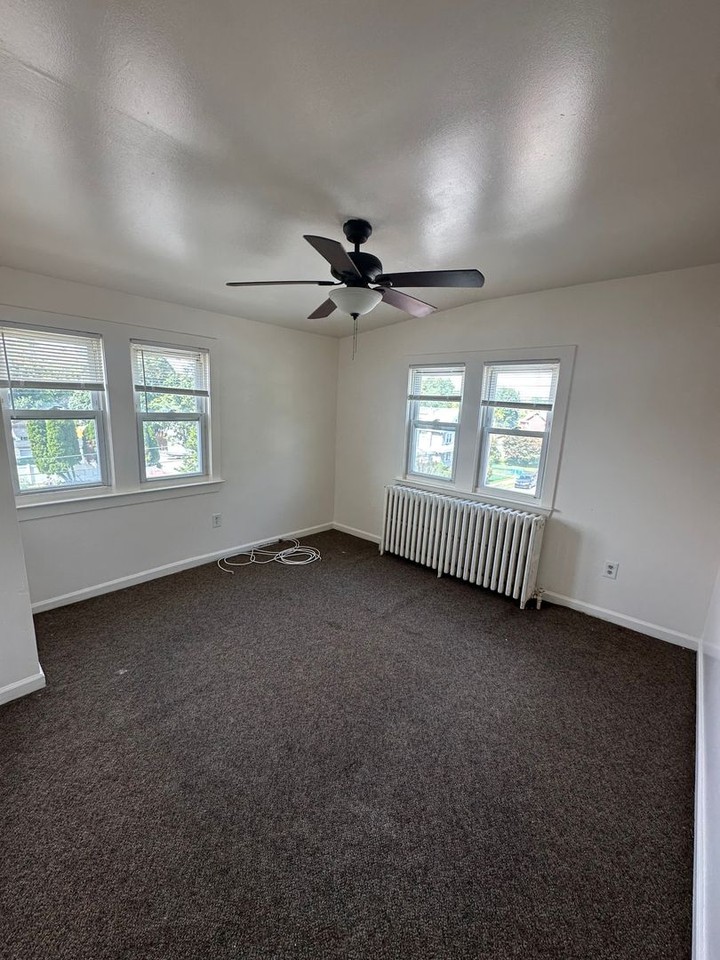 919 12th Ave - Photo 4 of 6