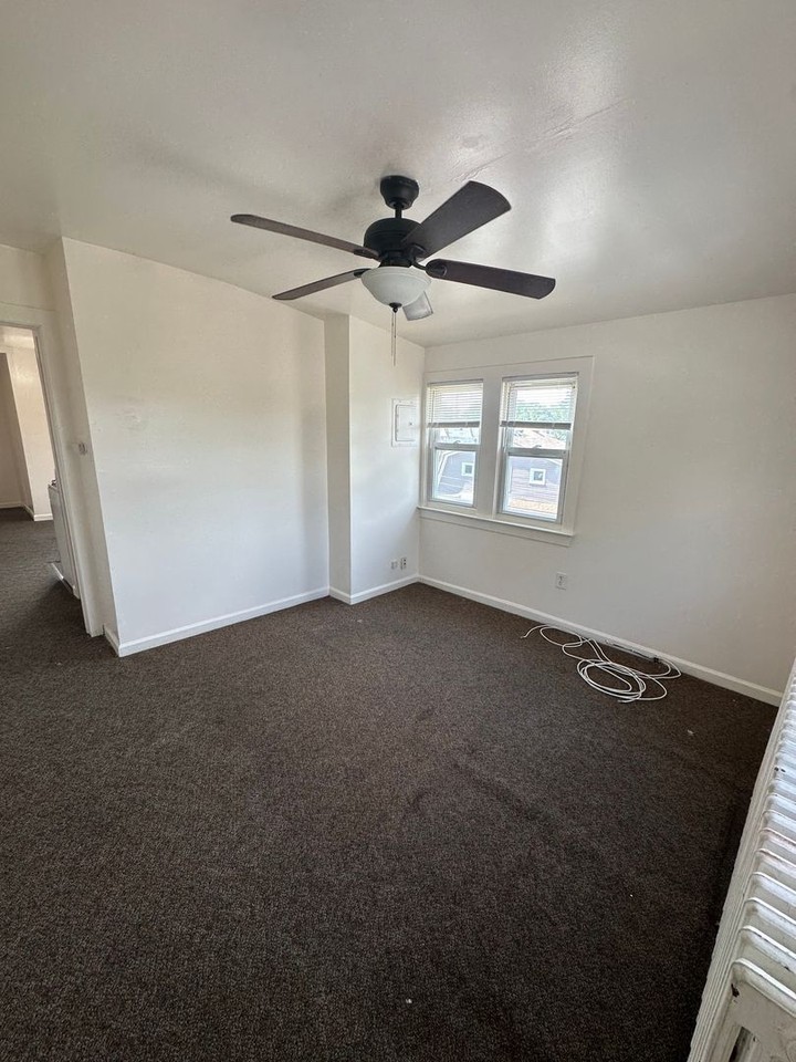 919 12th Ave - Photo 5 of 6