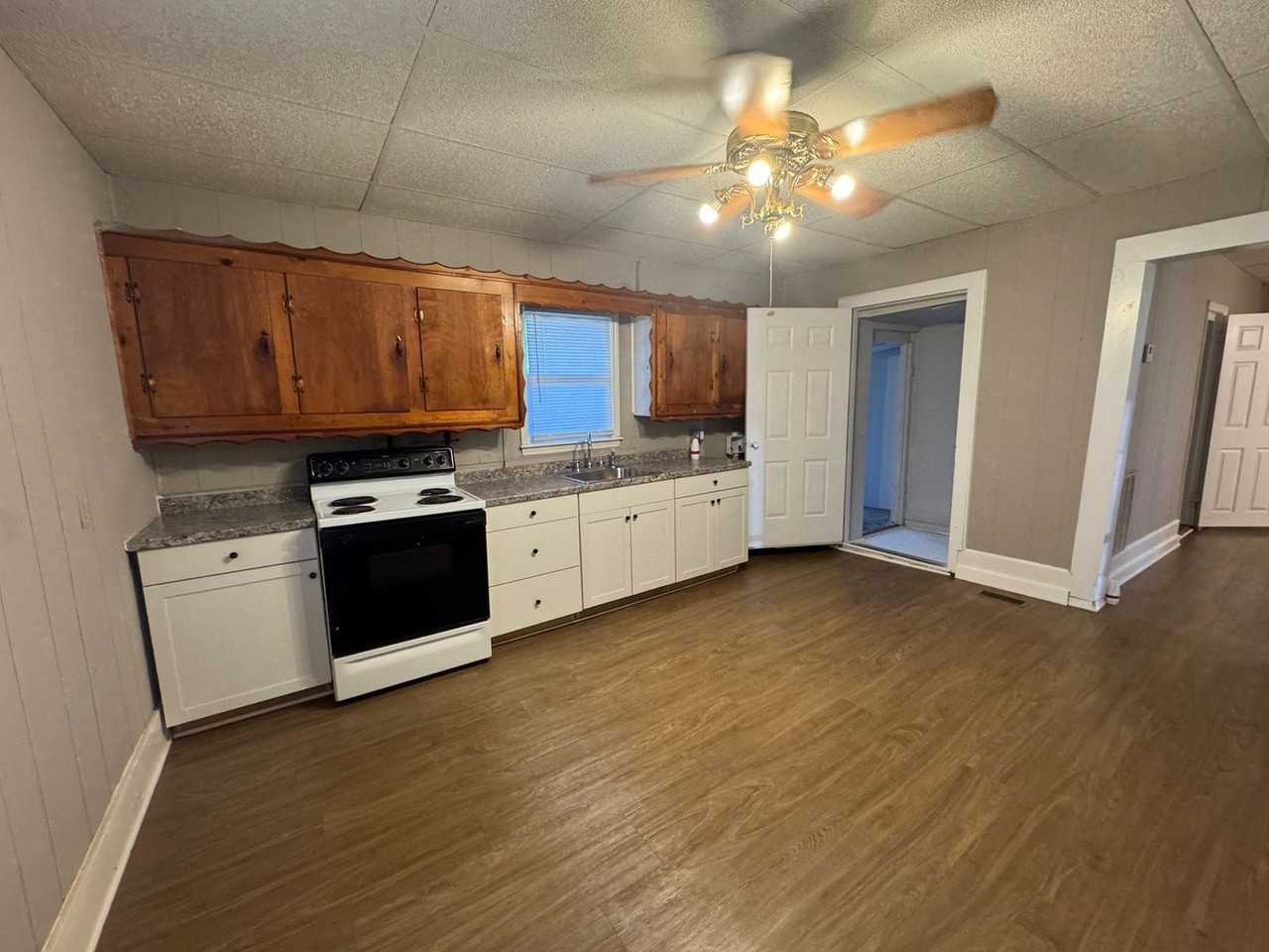 804 3rd St - Photo 4 of 14