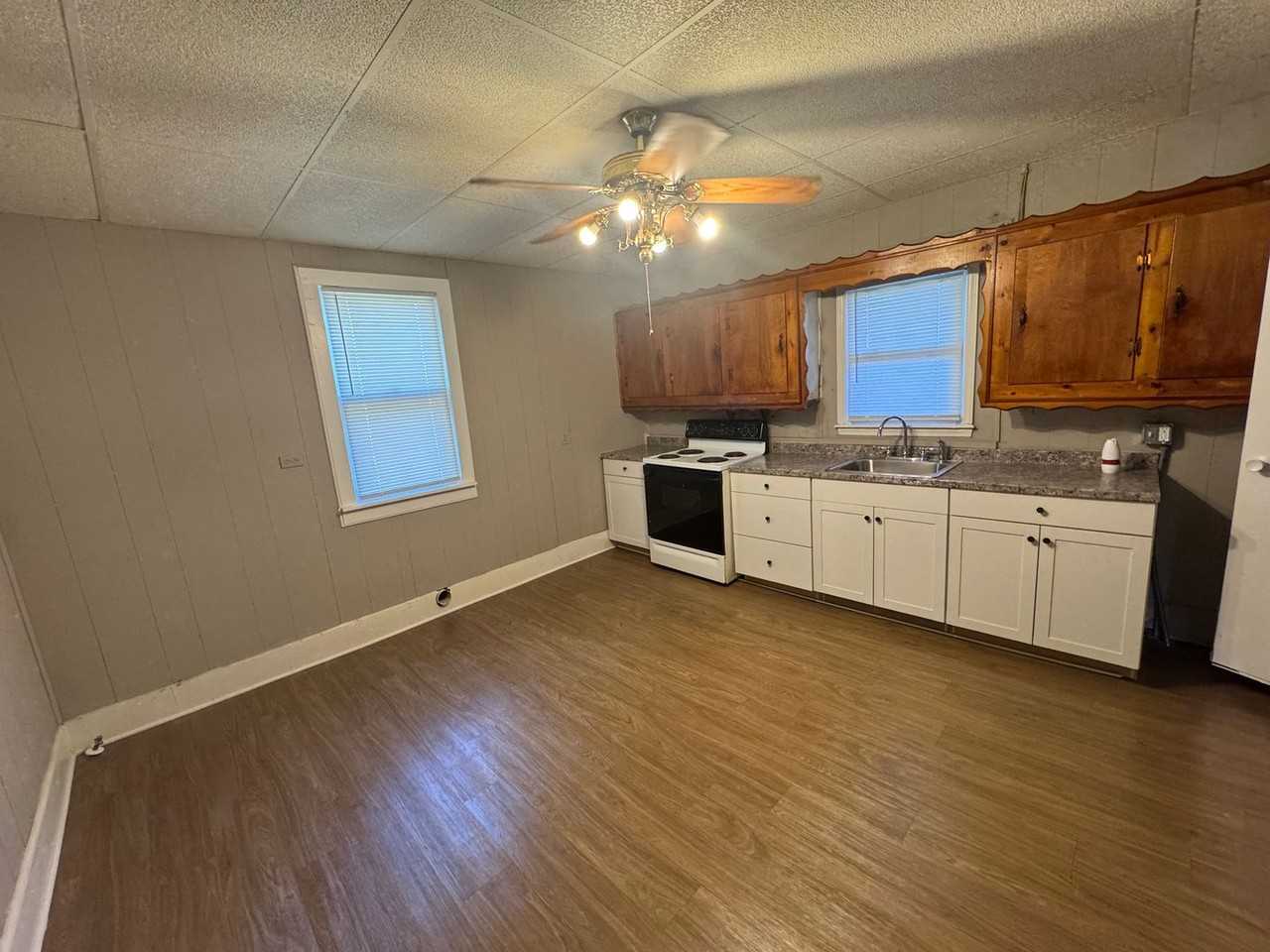 804 3rd St - Photo 5 of 14