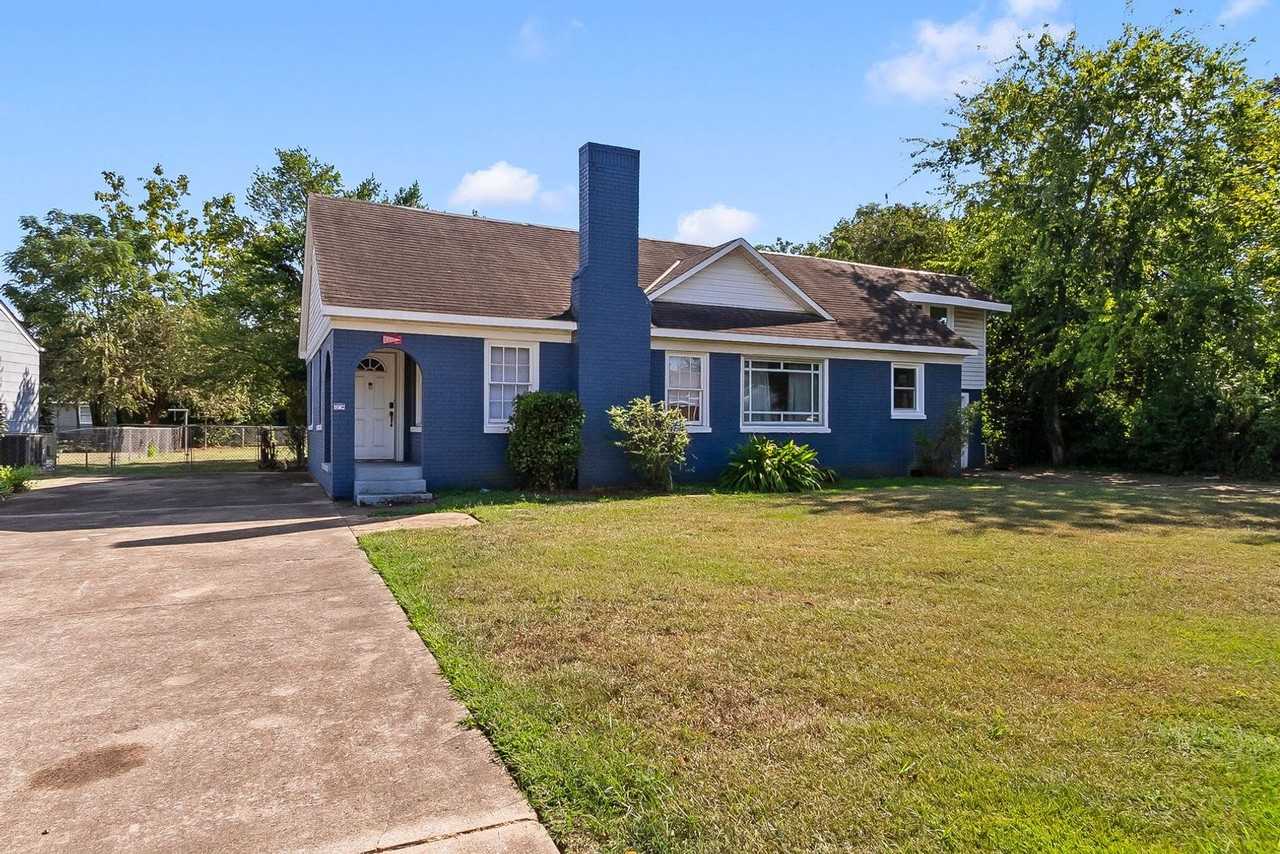 553 26th St - Photo 2 of 26