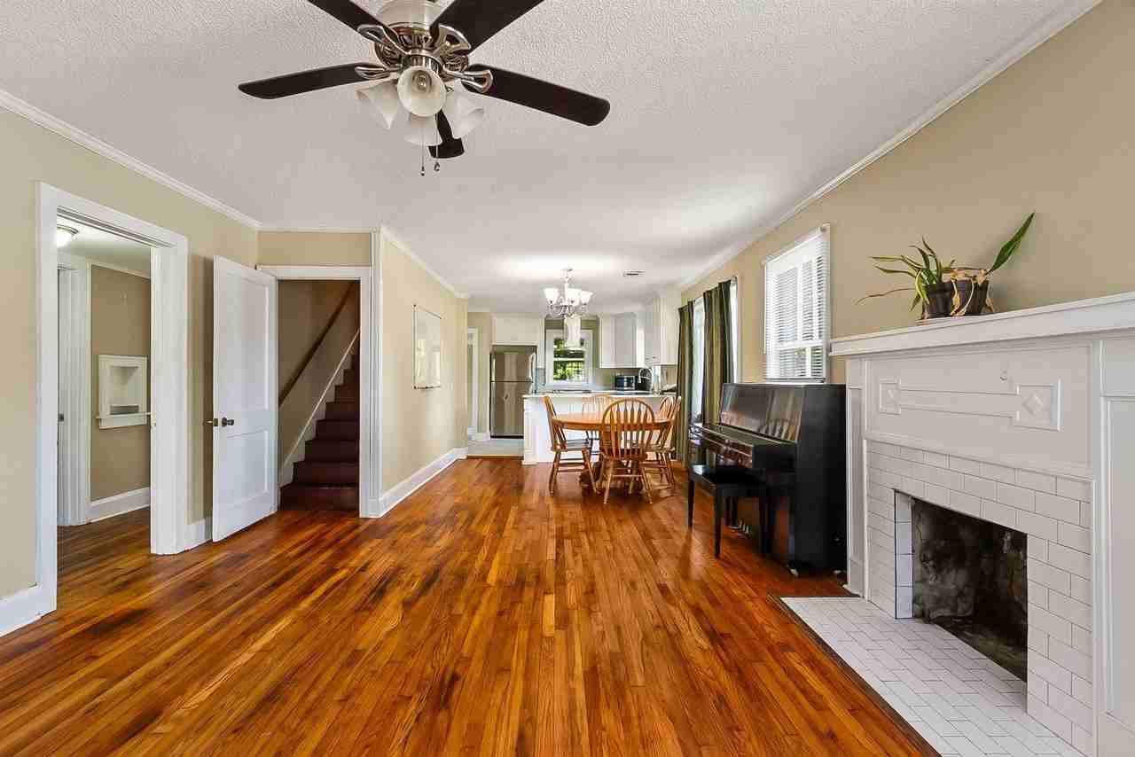 553 26th St - Photo 5 of 26