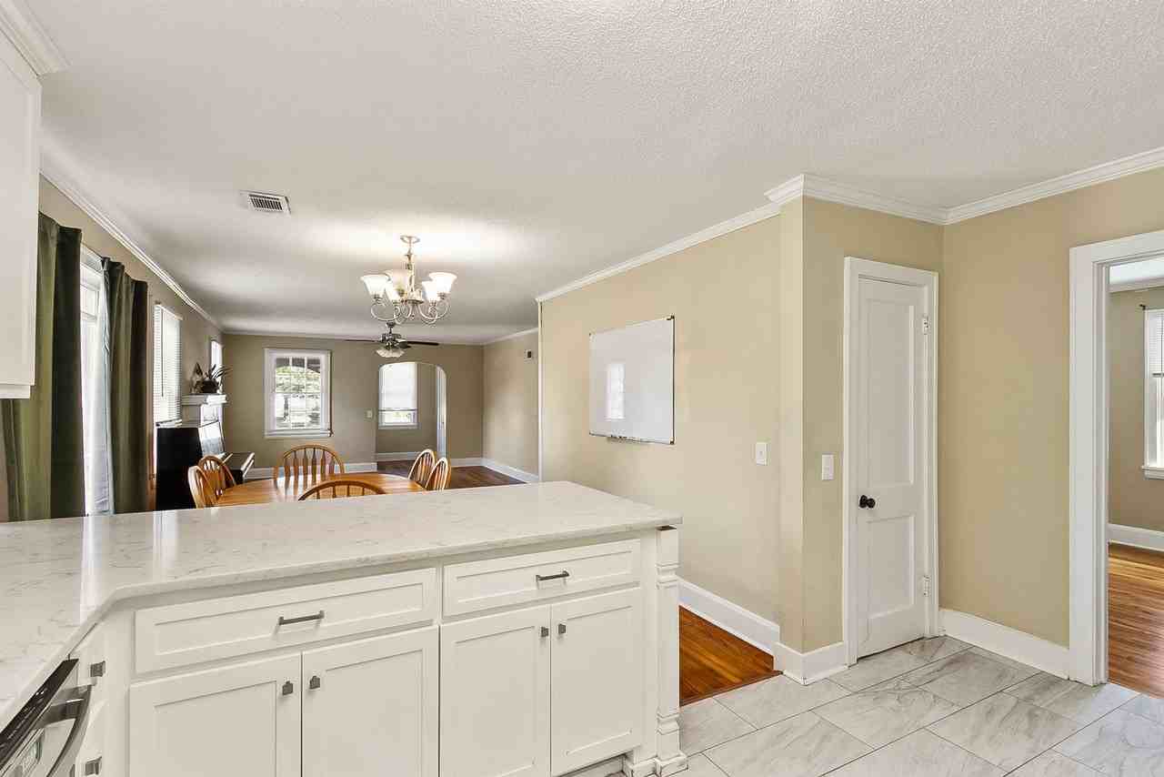 553 26th St - Photo 7 of 26