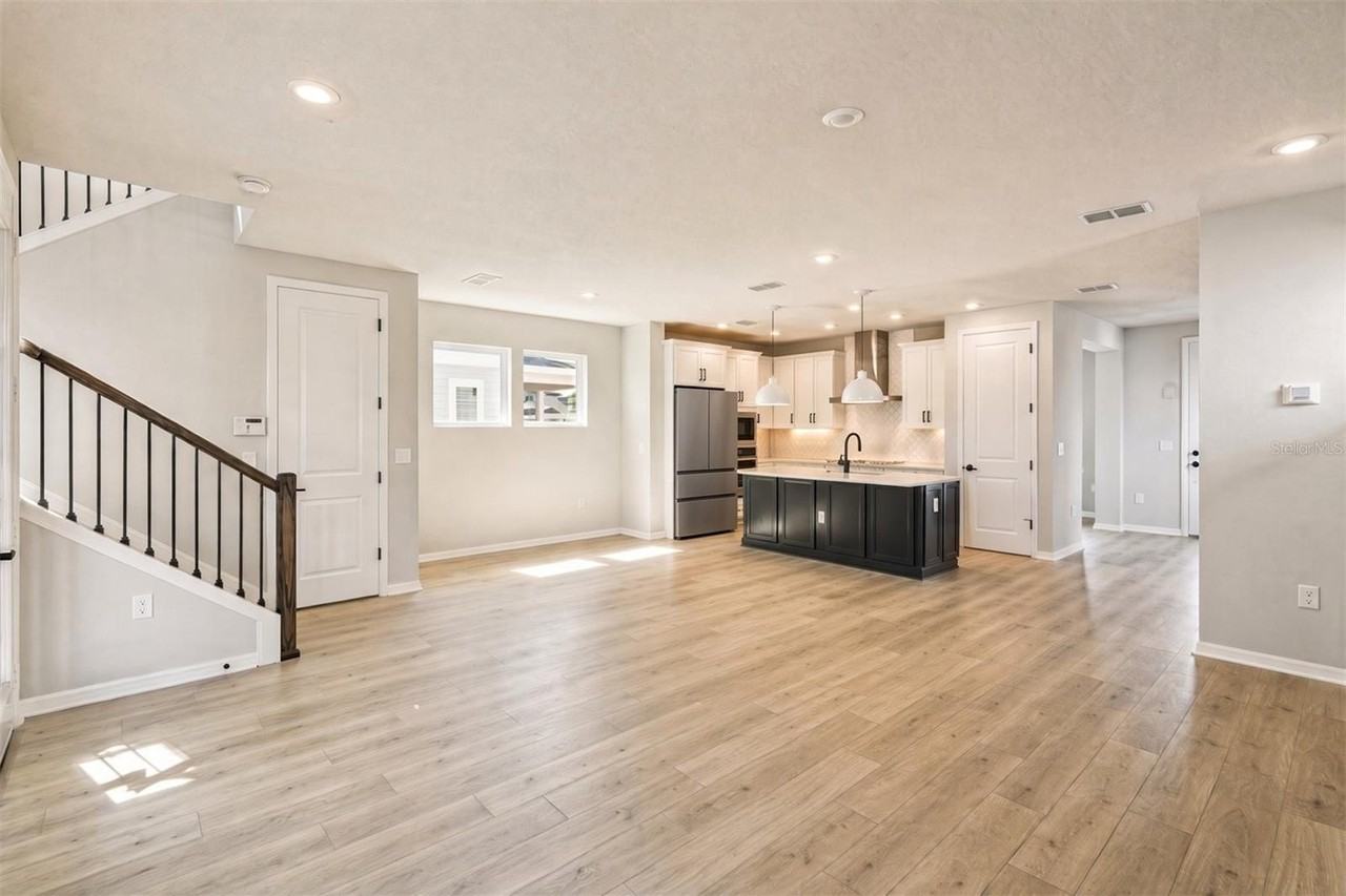 3089 Voyager Ave - Photo 3 of 13