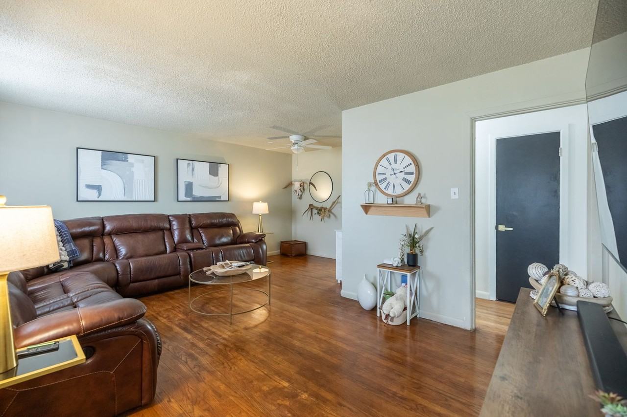 633 S La Salle Dr - Photo 4 of 35