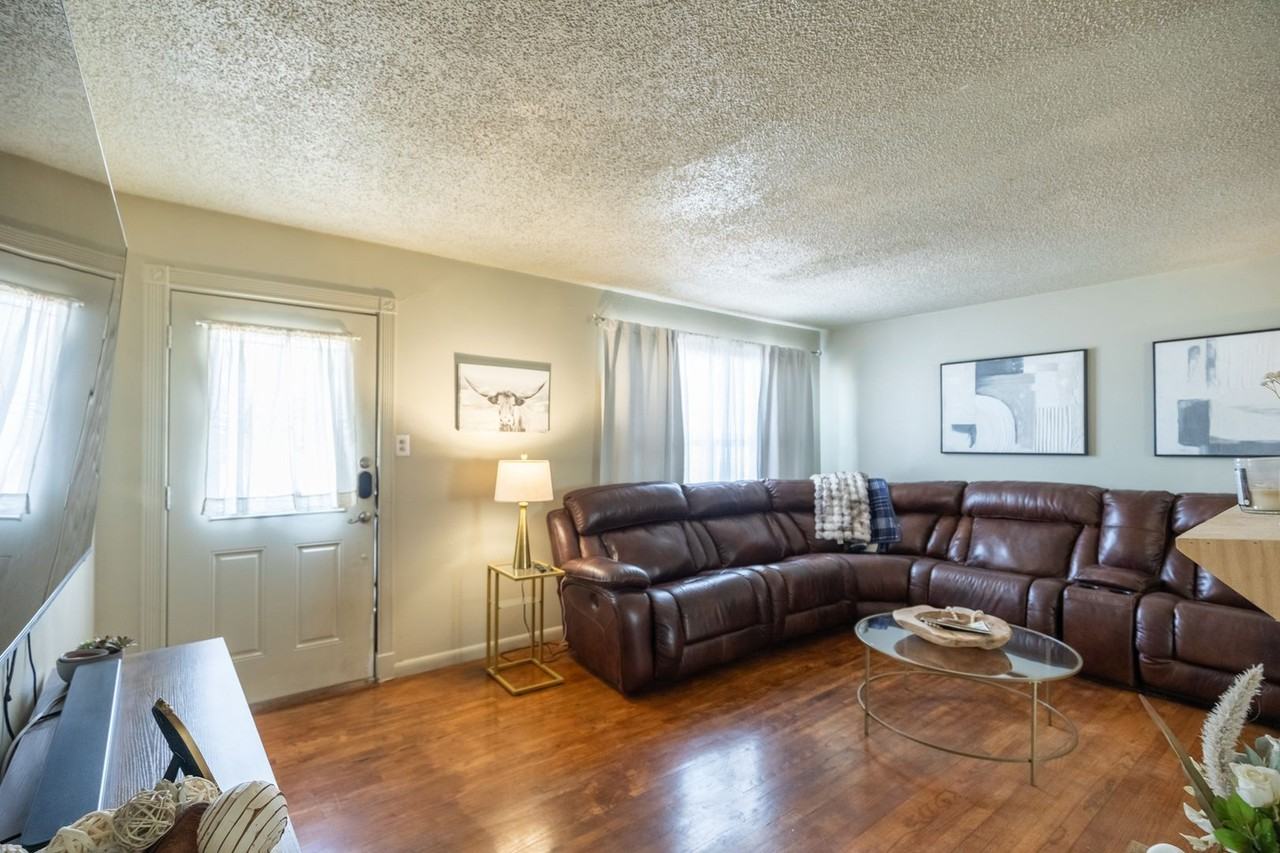 633 S La Salle Dr - Photo 5 of 35