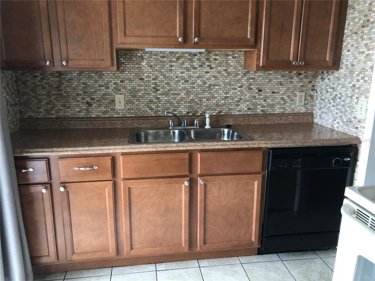 217 Acorn Dr - Photo 6 of 31