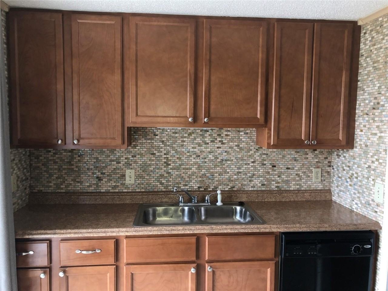 217 Acorn Dr - Photo 7 of 31