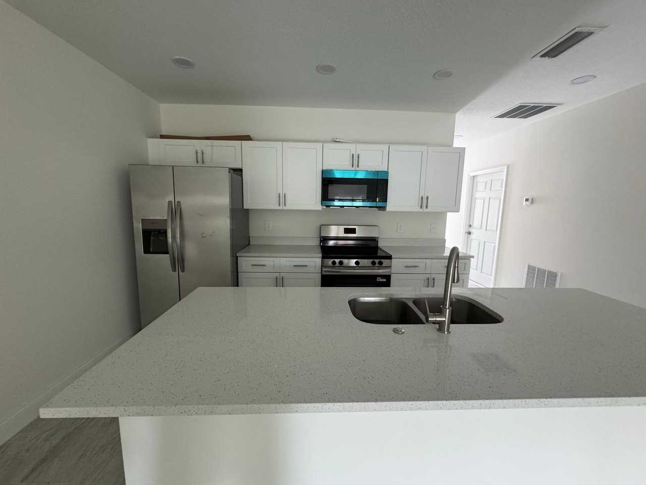 310 S 9th Ave - Photo 2 of 14