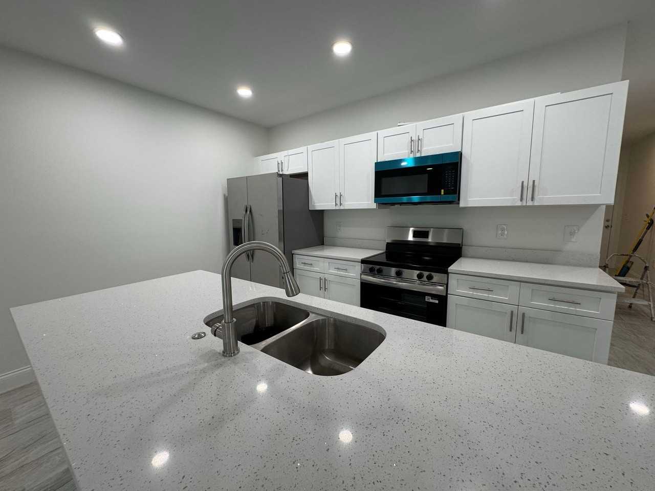 310 S 9th Ave - Photo 3 of 14