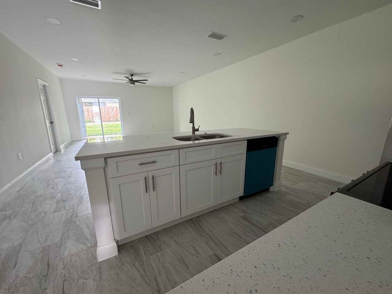 310 S 9th Ave - Photo 4 of 14
