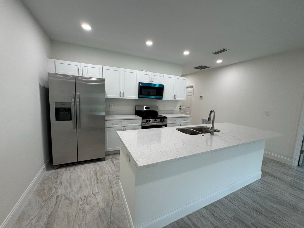 310 S 9th Ave - Photo 5 of 14