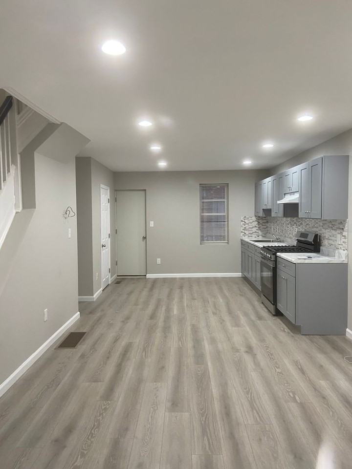 918 E Price St - Photo 2 of 25