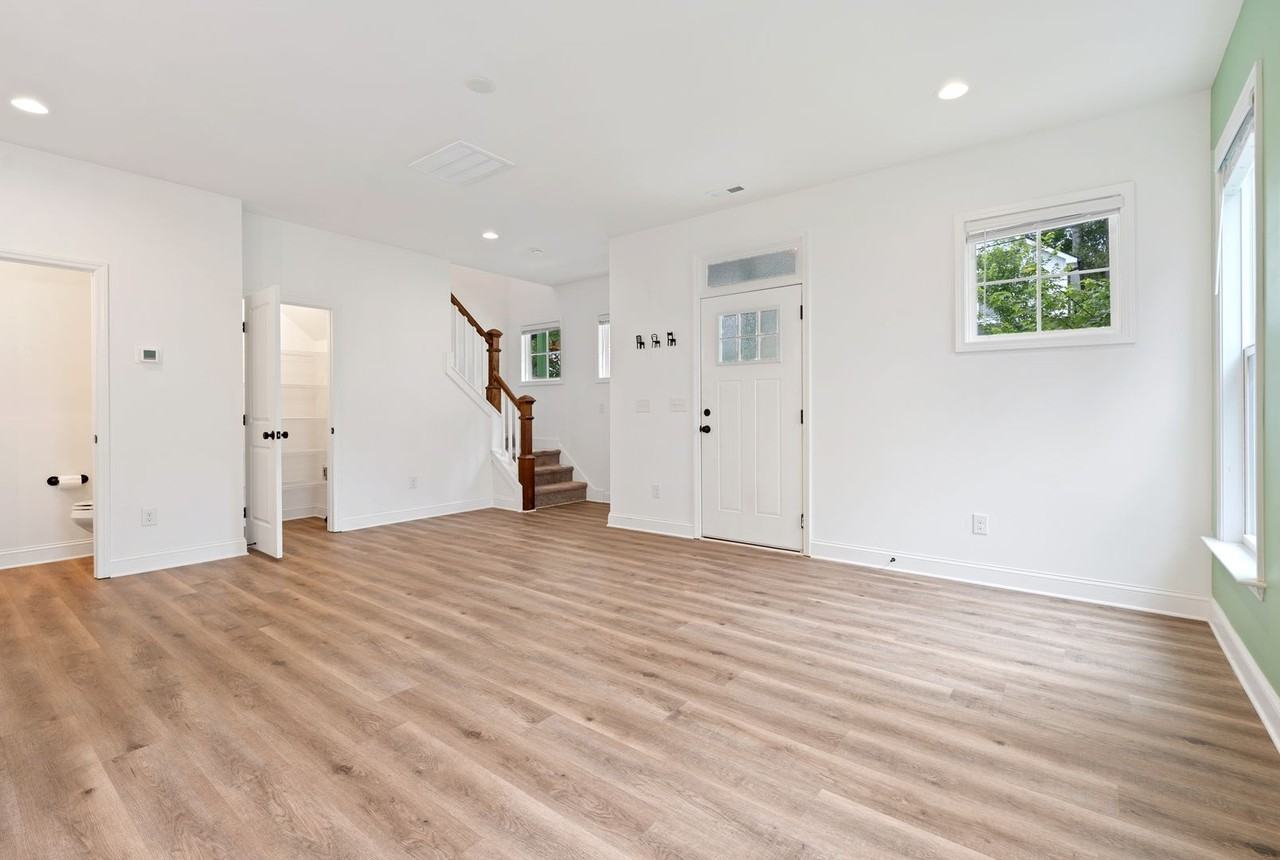 2804 Cannada Ave - Photo 3 of 21